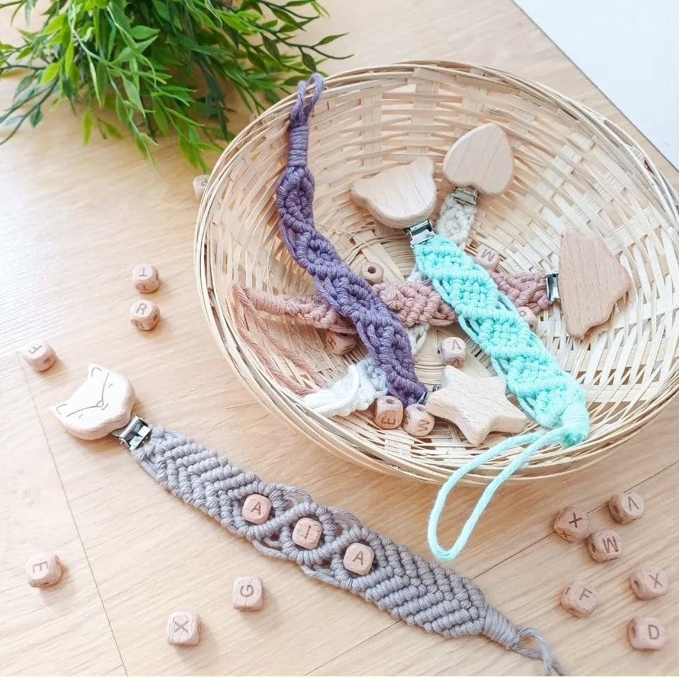 Chupetero de Algodón Orgánico y Madera Natural - Colección Baby Knot